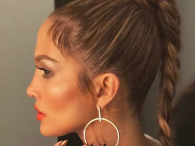 Jennifer Lopez w ''dziewczęcej'' kreacji na Grammy 2017